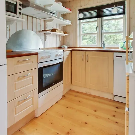 Three-bedroom Holiday In * Hals