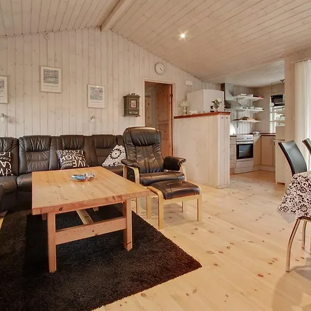 Feriehus Three-bedroom Holiday In *