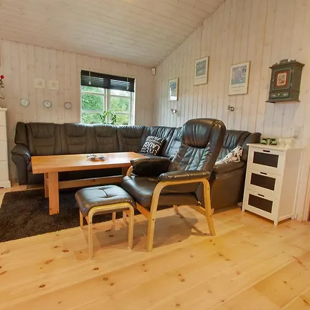 Feriehus Three-bedroom Holiday In *