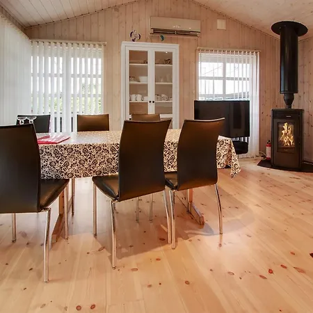 Feriehus Three-bedroom Holiday In *