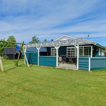 Three-bedroom Holiday In * Hals