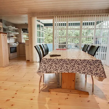 Three-bedroom Holiday In * Hals